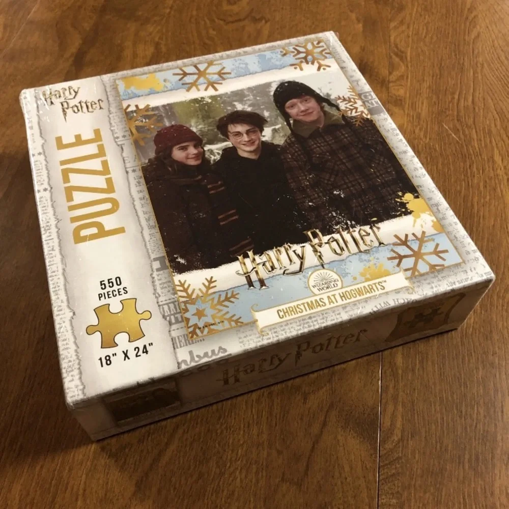 NEW 2019 HARRY POTTER Christmas at Hogwarts 550 pieces Puzzle